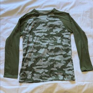 The Children's Place Green Camo Long Sleeve Tee